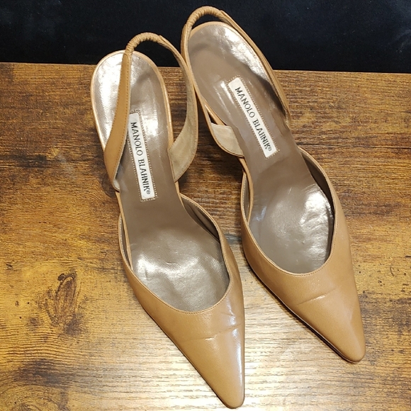 Manolo Blahnik 39 Beige Heel Strap Kitten Heel Lawyer Dress Shoe
